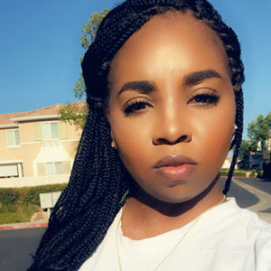 Meet your Posher, Monique